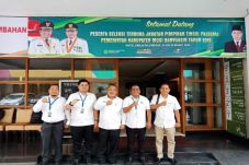 Tunggu Hasil Rapat,...