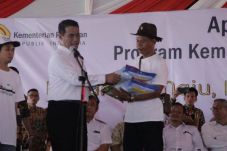 Warga Karawang Berkomitmen...