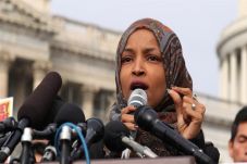 Ilhan Omar Serukan Umat...