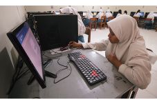 Menyeimbangkan Tiga...