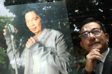 Ferry Mursyidan dan...