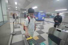 Diskon 50 Persen, MRT...