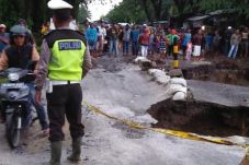 Bahayakan Pengguna Jalan,...