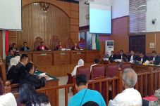 Saksi Ungkap Ratna Menangis...