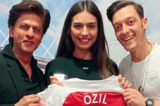 Shah Rukh Khan Pamer...