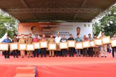 Bupati Dodi Reza Dinobatkan...