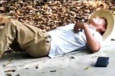 Berpose untuk Foto,...