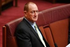 Senat Australia Layangkan...