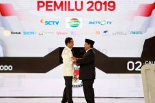 Lembaga Survei Asing:...