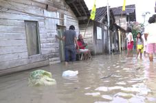 2 Sungai Meluap, Tiga...