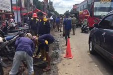 Langganan Macet, Gubernur...