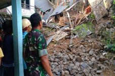 Dua Rumah Warga Wates...