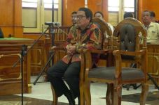 Terima Suap Rp42 Miliar,...