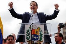 Cabut Imunitas Guaido,...