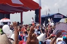 Jokowi Larang Orang...