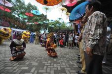 Home Coming, Ajang Reuni...