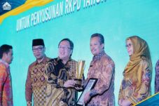 Pemkot Depok Sabet Penghargaan...