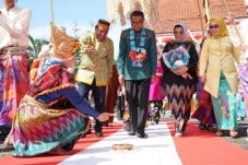 Berkunjung ke Bone,...