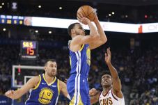 Stephen Curry Bangkit...