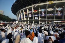 Massa Pendukung Prabowo-Sandi...