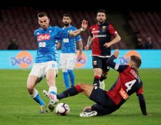 Napoli Diimbangi Genoa,...
