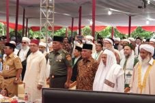 Menteri Pertahanan Ajak...