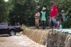 Sungai Cimanuk Meluap,...