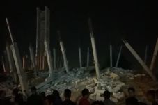 Sedang Direnovasi, Bangunan...