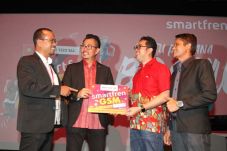 Smartfren Kagetkan Pasar...