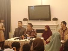 Keluarga Korban Kecelakaan...