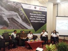 Jalur Dwiganda Jatinegara-Cakung...