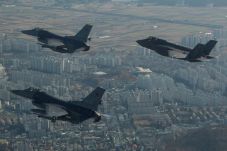 Korsel Kerahkan F-35,...