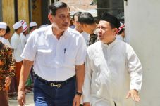 Bersihkan Jokowi dari...