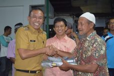 Wali Kota Palu Berikan...
