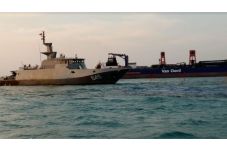 Kapal Perang KRI Siwar-646...