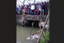 Mayat Dalam Karung di...