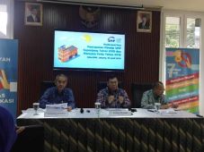 SMF Salurkan Pinjaman...