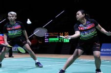 Sabetan Raket Duet Rinov/Pitha...