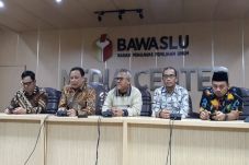 Usut Surat Suara Tercoblos,...