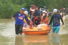 3 Hari Dikepung Banjir,...