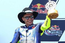 Mengaspal di COTA, Rossi...