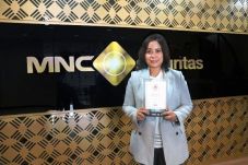 MNC Sekuritas Raih Penghargaan...