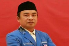 Sejak Aktivis, Syarif...