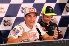 Rossi dan Marquez Beda...