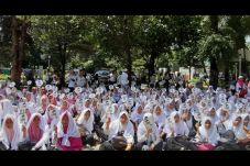 Ribuan Milenial Pendukung...