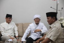 Dukung Prabowo-Sandi,...