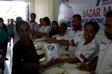 Ratusan Paket Beras...