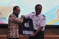 Komitmen Tolak Gratifikasi,...
