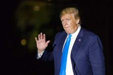 Trump Pertimbangkan...