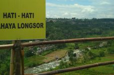 Pembebasan Lahan Jadi...